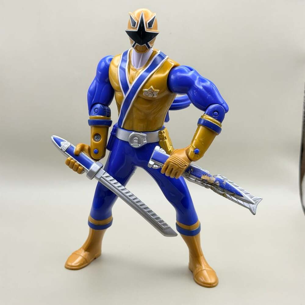 Bandai Power Rangers Super Samurai Gold Ranger Action Figure 2012